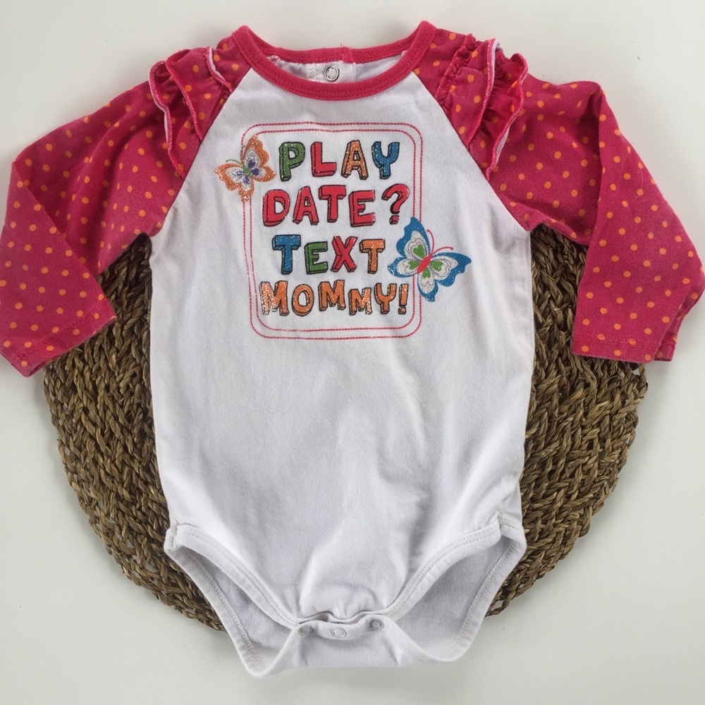 👛[Okie Dokie] "Play Date? Text Mommy!" Onesie